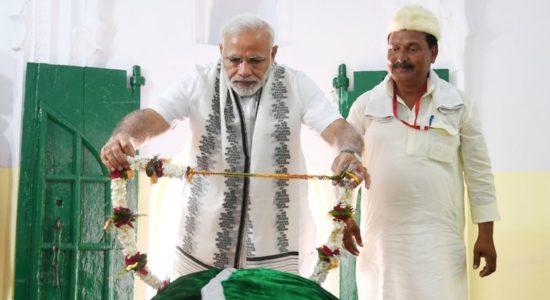 Modi at Sant Kabir Mazar
