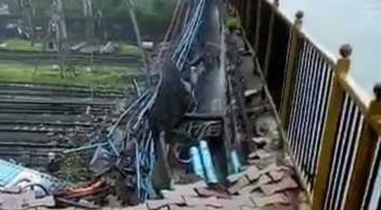 over bridge collapse near Andheri station