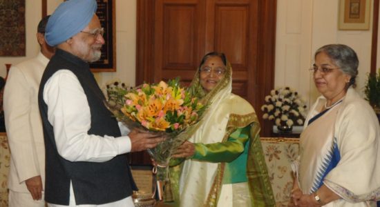 Manmohan greets President Patil
