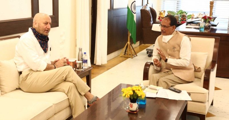 अनुपम  खेर