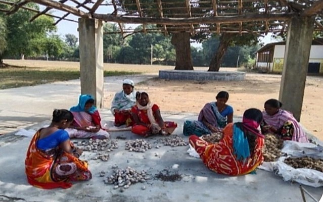 कोसा से धागा