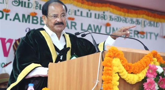 अदालतों