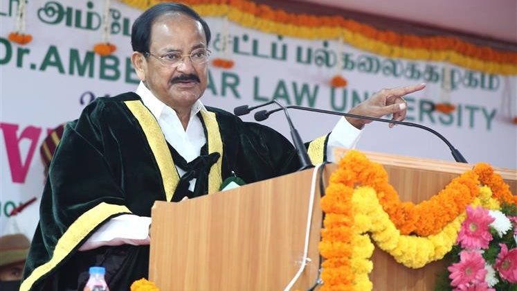 अदालतों