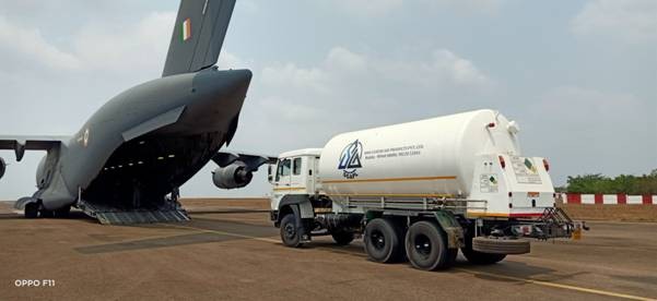 ऑक्सीजन सिलेंडरों की ढुलाई