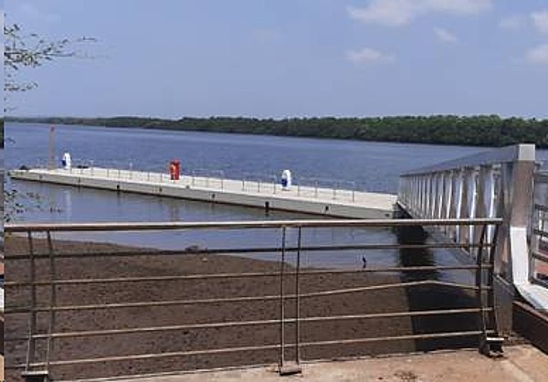 फ्लोटिंग जेट्टी