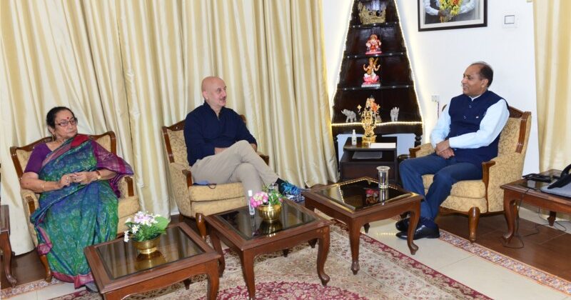 अनुपम खेर