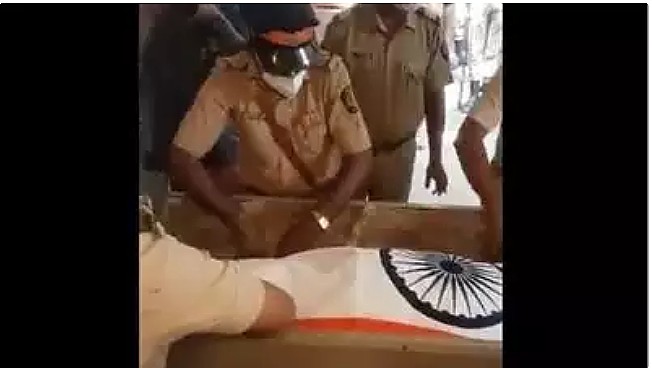 दिग्गज अभिनेता दिलीप कुमार