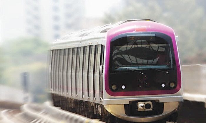 व्हाट्सएप, मेट्रो रेल सेवाएं