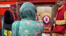Priyanka Gandhi offers prayers at Hanuman temple in Shimla
