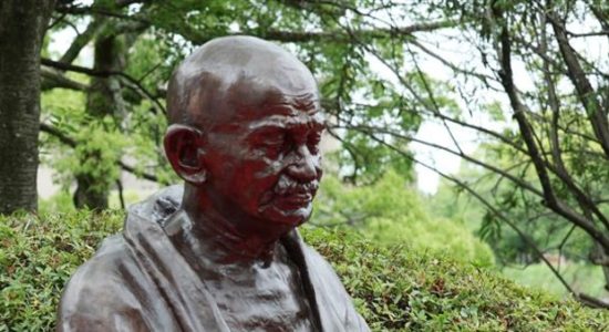 हिरोशिमा में महात्मा गांधी की प्रतिमा का अनावरण