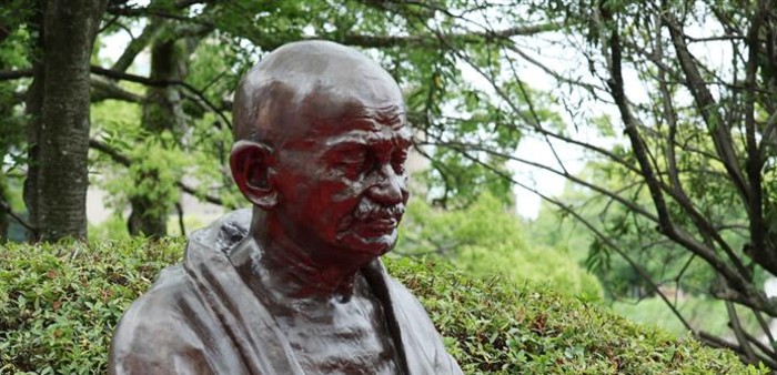 हिरोशिमा में महात्मा गांधी की प्रतिमा का अनावरण