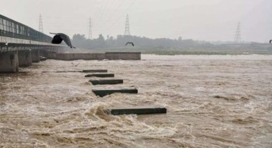 दिल्ली में बाढ़,यमुना का जलस्तर खतरे के निशान के पार