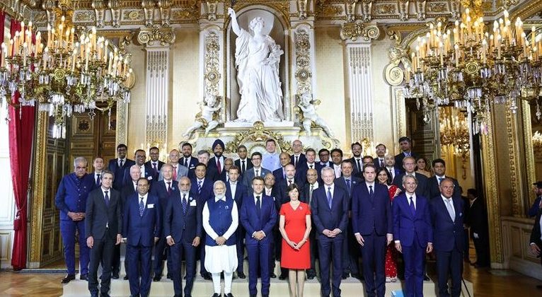 प्रधानमंत्री ने उद्योग जगत के दिग्गजों की प्रशंसा की