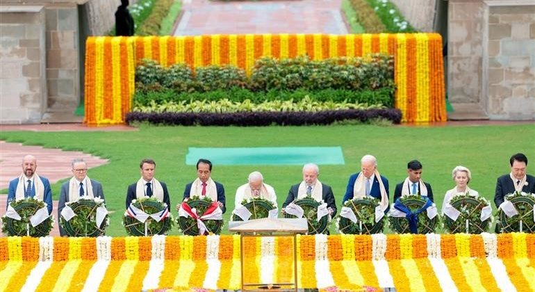 Leaders of G-20 countries paying tribute at the Samadhi of Mahatma Gandhi