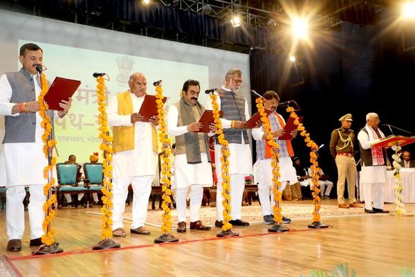 28 ministers in Madhya Pradesh took oath at Raj Bhavan