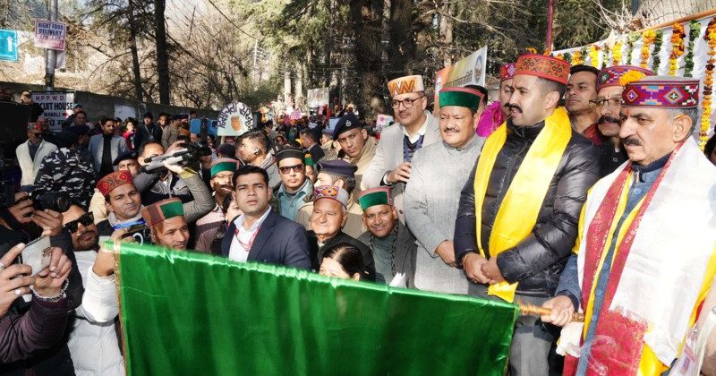 National level winter carnival has started in Manali