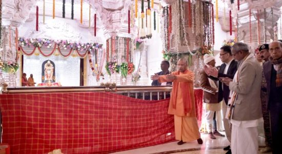 Crowd gathered in Ayodhya, Chief Minister Yogi at ground zero