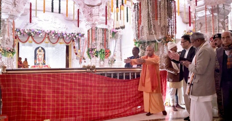 Crowd gathered in Ayodhya, Chief Minister Yogi at ground zero