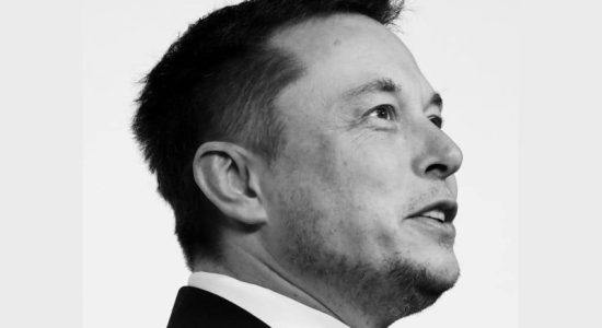 Musk's company successfully implants chip in human brain