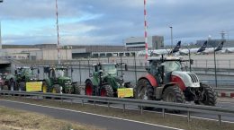 Farmers protest at Frankfurt airport