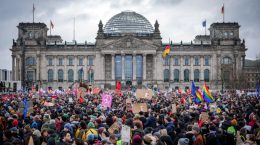 Survey finds democracy in danger in Germany