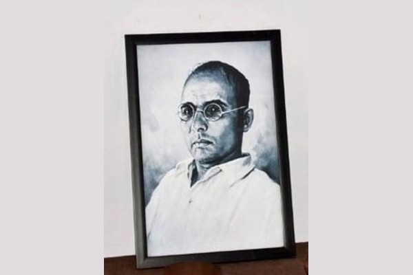 Prime Minister pays tribute to Veer Savarkar on his death anniversar