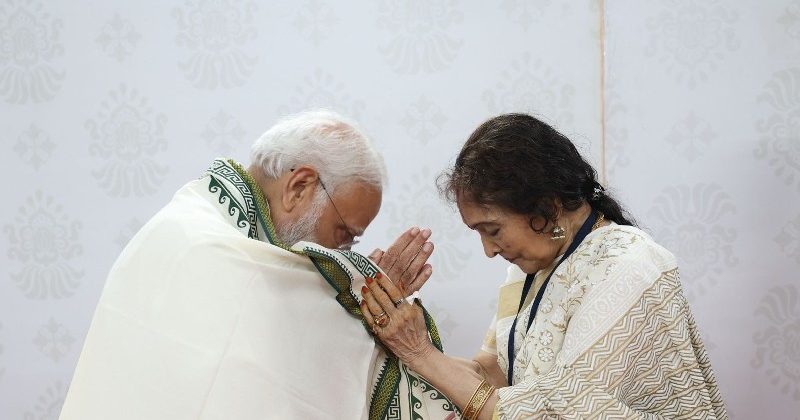 Prime Minister Narendra Modi met legendory actress Vyjayanthimala