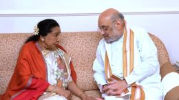 Amit Shah meets the legendary singer Asha Bhosle