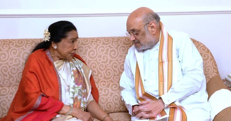 Amit Shah meets the legendary singer Asha Bhosle
