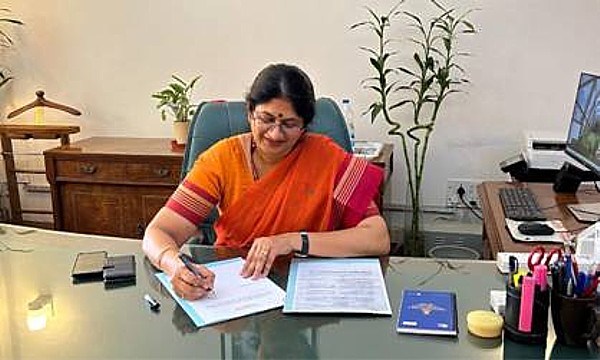 Shefali Sharan takes charge as Principal Director General of Press Information Bureau