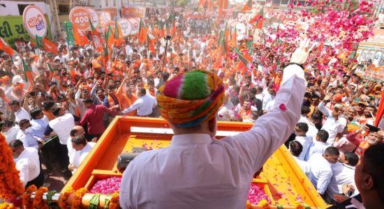 Amit Shah conducted two road shows in Sanand and Kalol of Gandhinagar Lok Sabha constituency