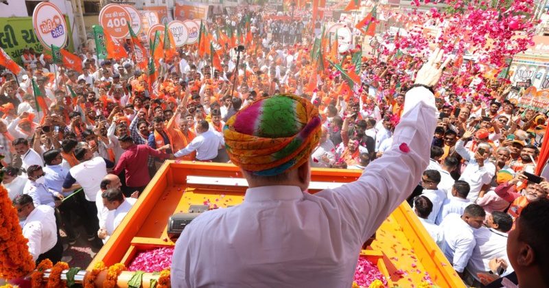 Amit Shah conducted two road shows in Sanand and Kalol of Gandhinagar Lok Sabha constituency