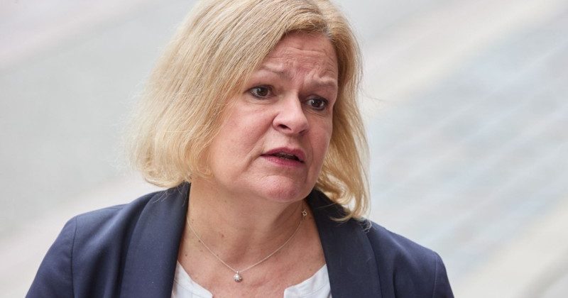 German interior minister: sharp rise in crimes against politicians