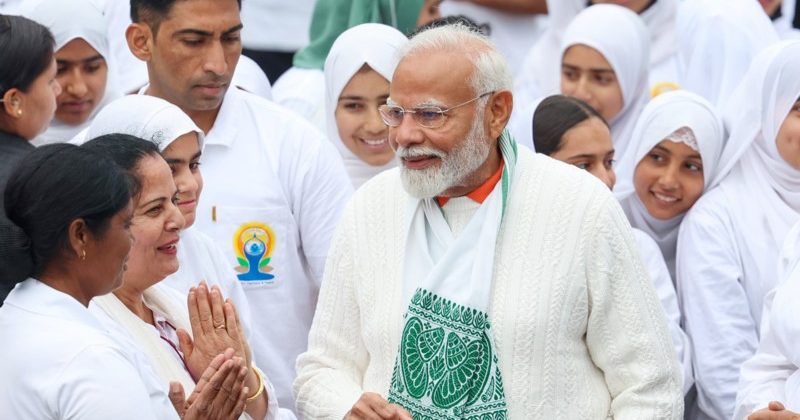 PM says 'Picturesque experience' at Dal Lake in Srinagar