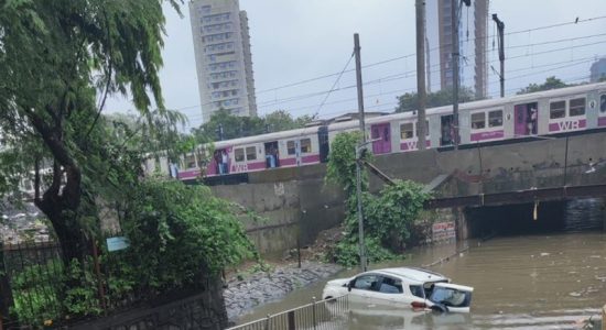 Mumbai Police rescues couple in a car stuck in waterlogging