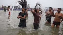 Devotees take holy dip on Paush Purnima
