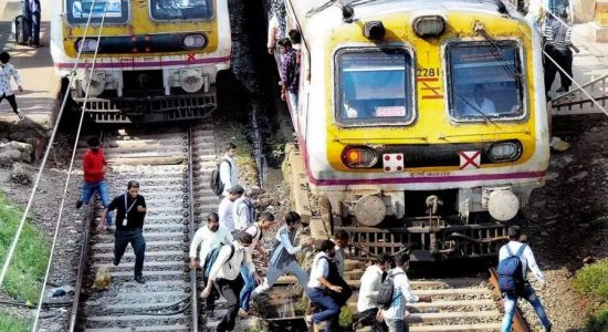 Four killed in tragic train accident in Mumbra area