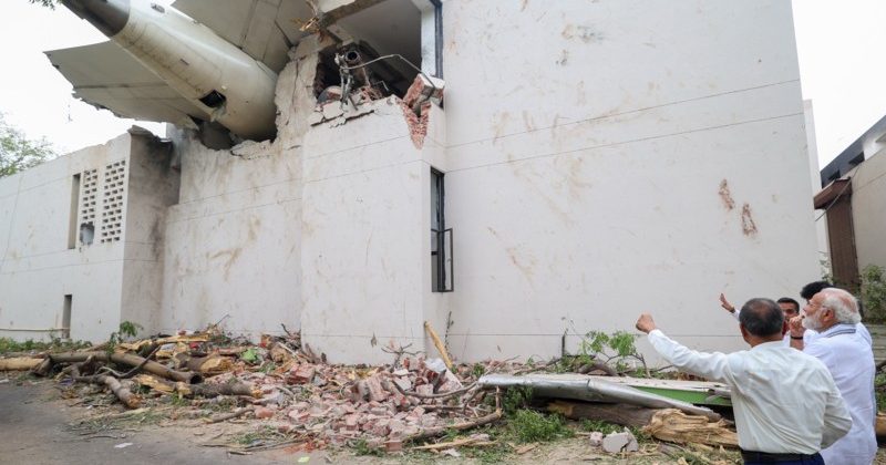 Ahmedabad plane crash, Modi visits crash site