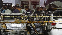 Massive explosion near Gate No. 1 of the Red Fort Metro Station