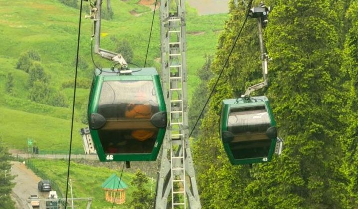 Tourists Stranded in Gulmarg Gondola Safely Rescued