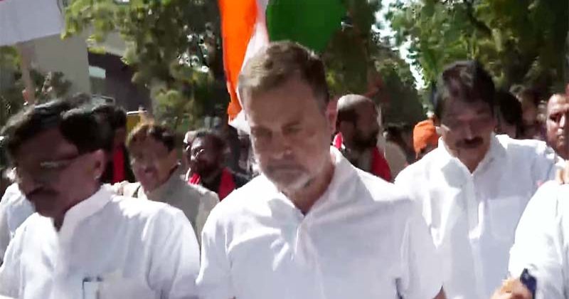 चुनाव आयोग के खिलाफ राहुल गांधी के नेतृत्व में INDIA गठबंधन का प्रदर्शन